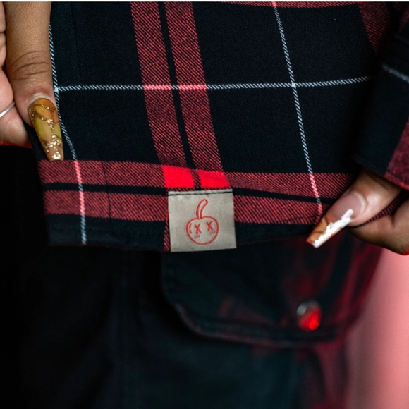 Cakeworthy Deadpool Flannel - Picture 5 of 14